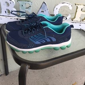 Dan skin now memory foam sneakers